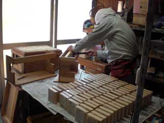 花園養蜂場　巣みつ